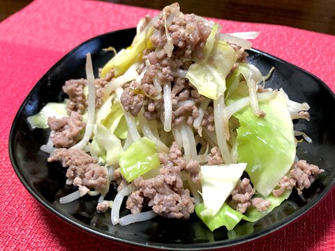 牛ひき肉ともやしとキャベツの野菜炒め